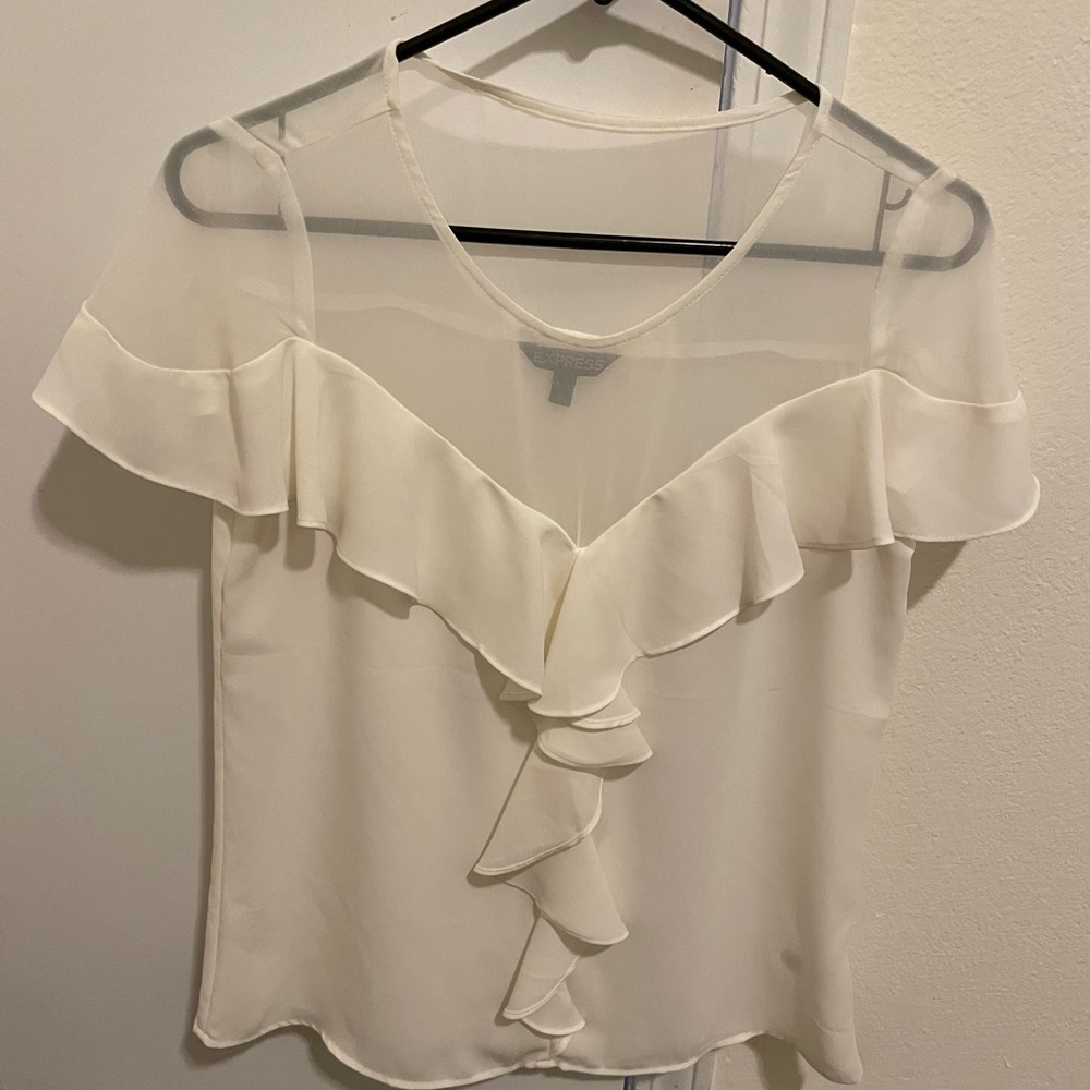 White blouse, size XS , in a very good condition, worn ones, no damages.